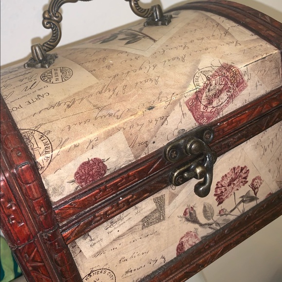 Mini Cursive Writing Chest - Picture 3 of 3